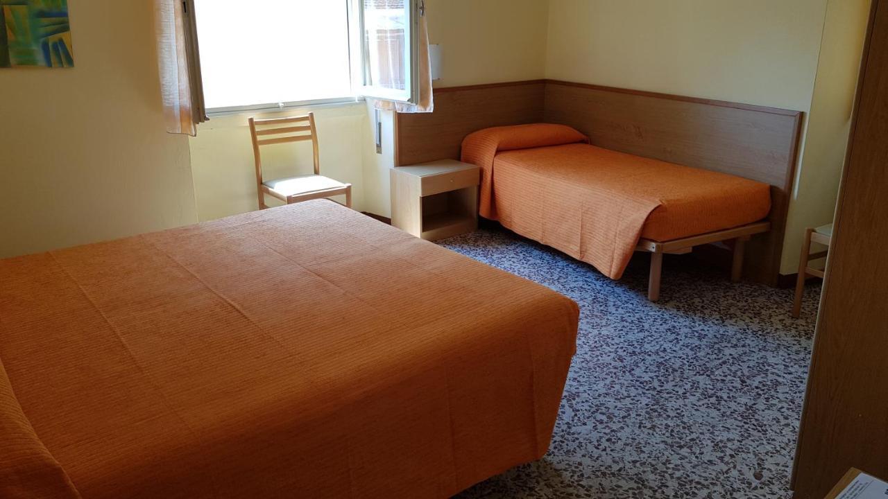 Albergo Meuble Olivi Toscolano Maderno Buitenkant foto