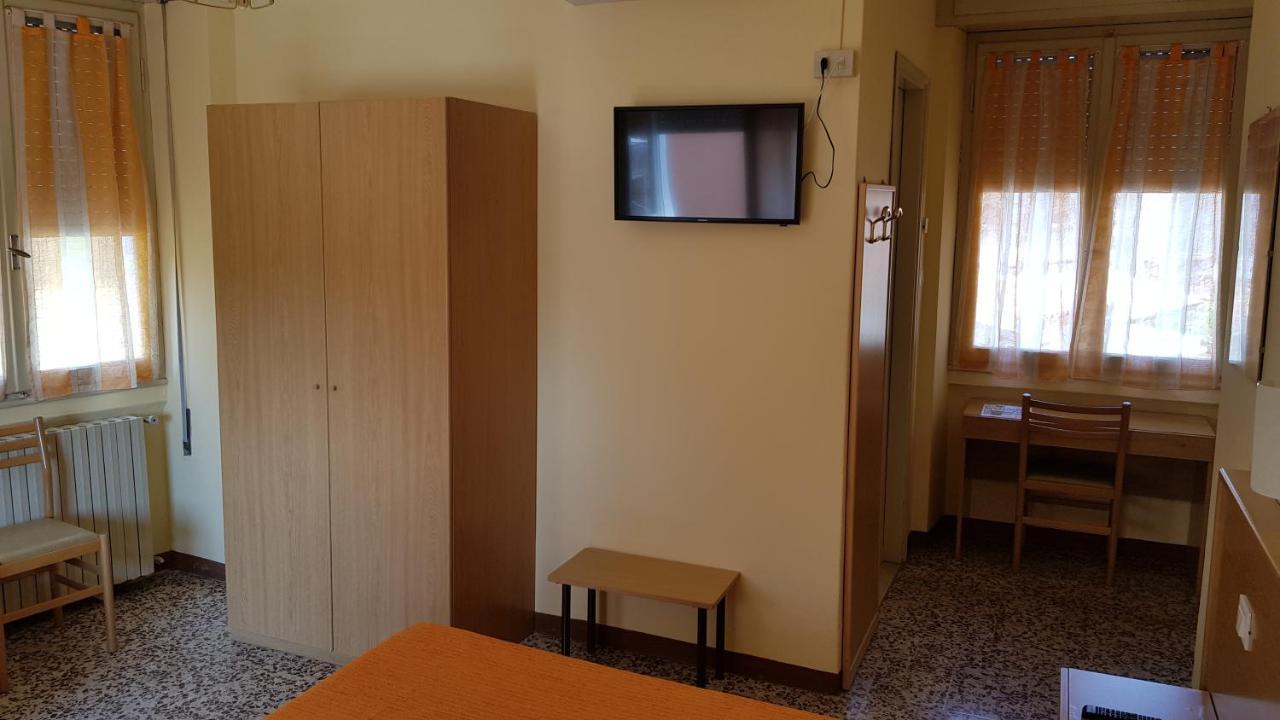 Albergo Meuble Olivi Toscolano Maderno Buitenkant foto