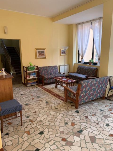 Albergo Meuble Olivi Toscolano Maderno Buitenkant foto