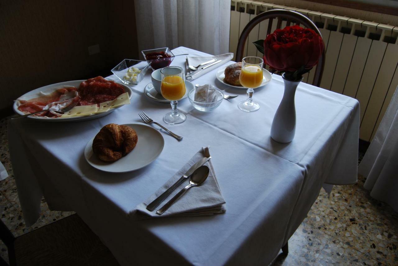Albergo Meuble Olivi Toscolano Maderno Buitenkant foto